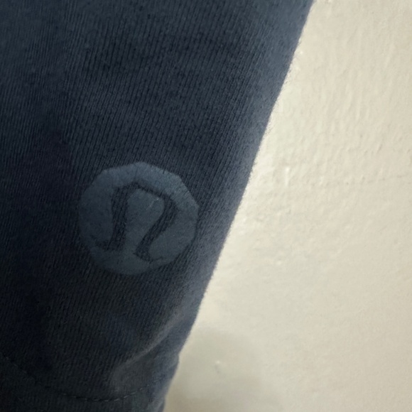 Lululemon Stretch Athletic Shorts 34-42" waist 7.5" inseam Gently worn - Picture 2 of 4